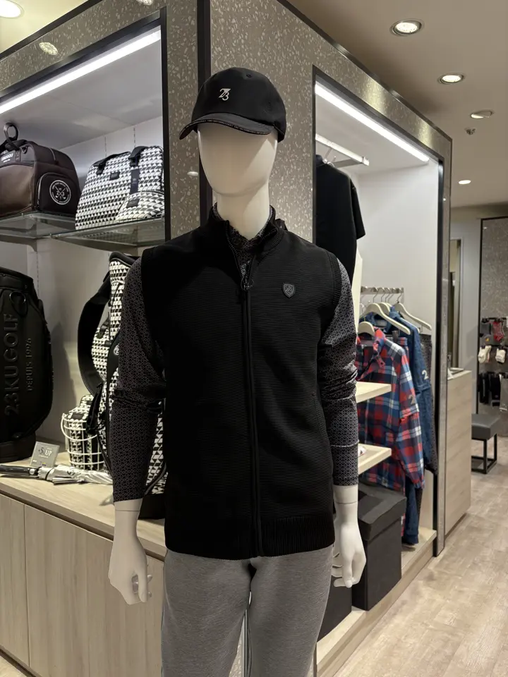 23区GOLF 松屋スタッフ コーディネート画像