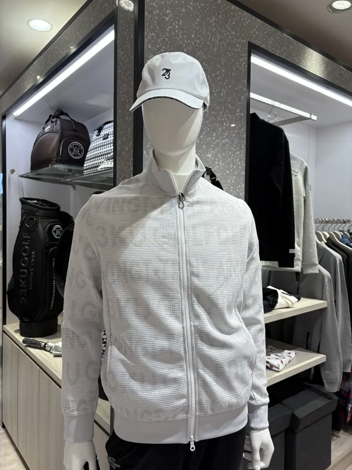 23区GOLF 松屋スタッフ コーディネート画像