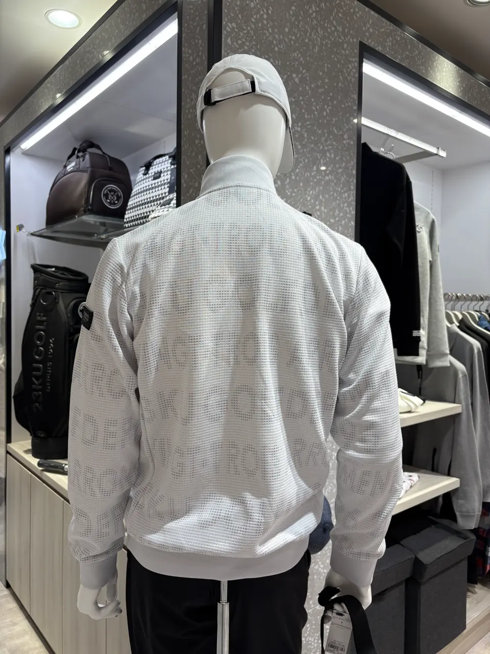 23区GOLF 松屋スタッフ コーディネート画像