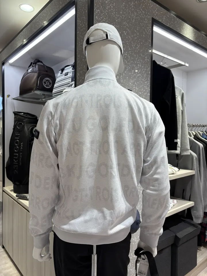 23区GOLF 松屋スタッフ コーディネート画像