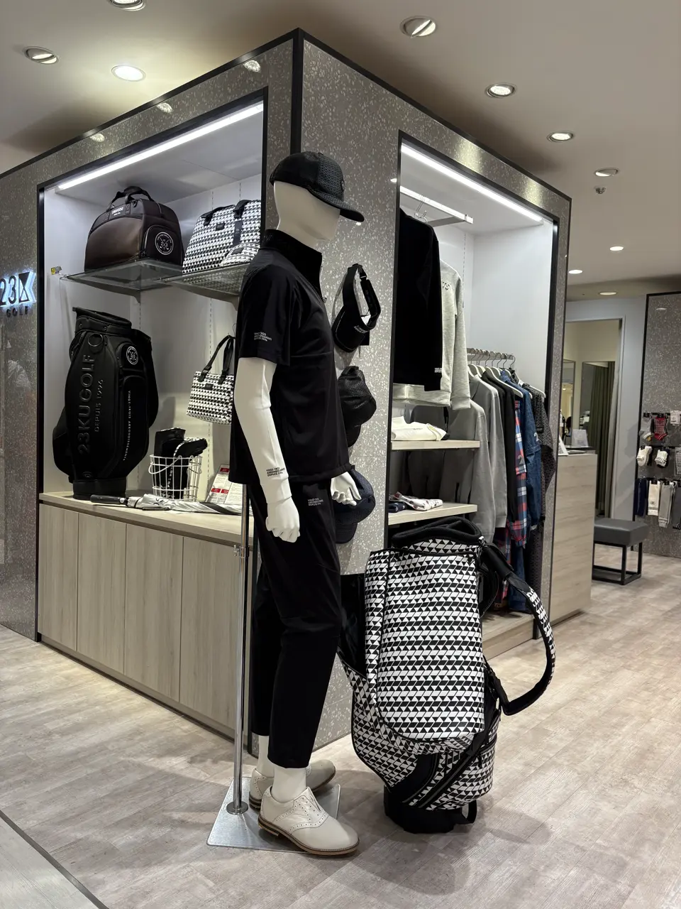 23区GOLF 松屋スタッフ コーディネート画像