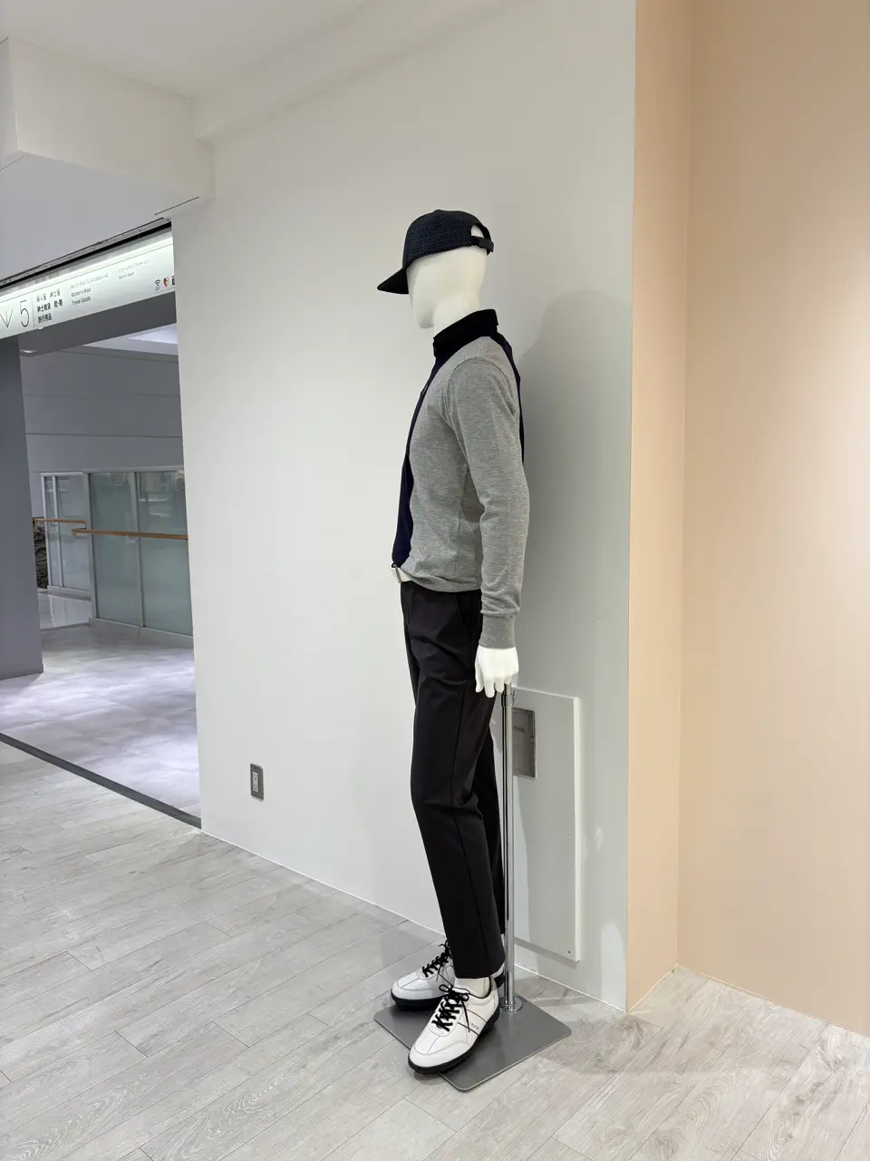 23区GOLF 松屋スタッフ コーディネート画像