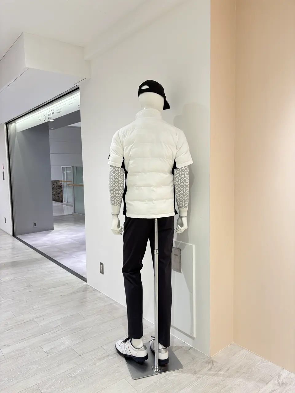 23区GOLF 松屋スタッフ コーディネート画像