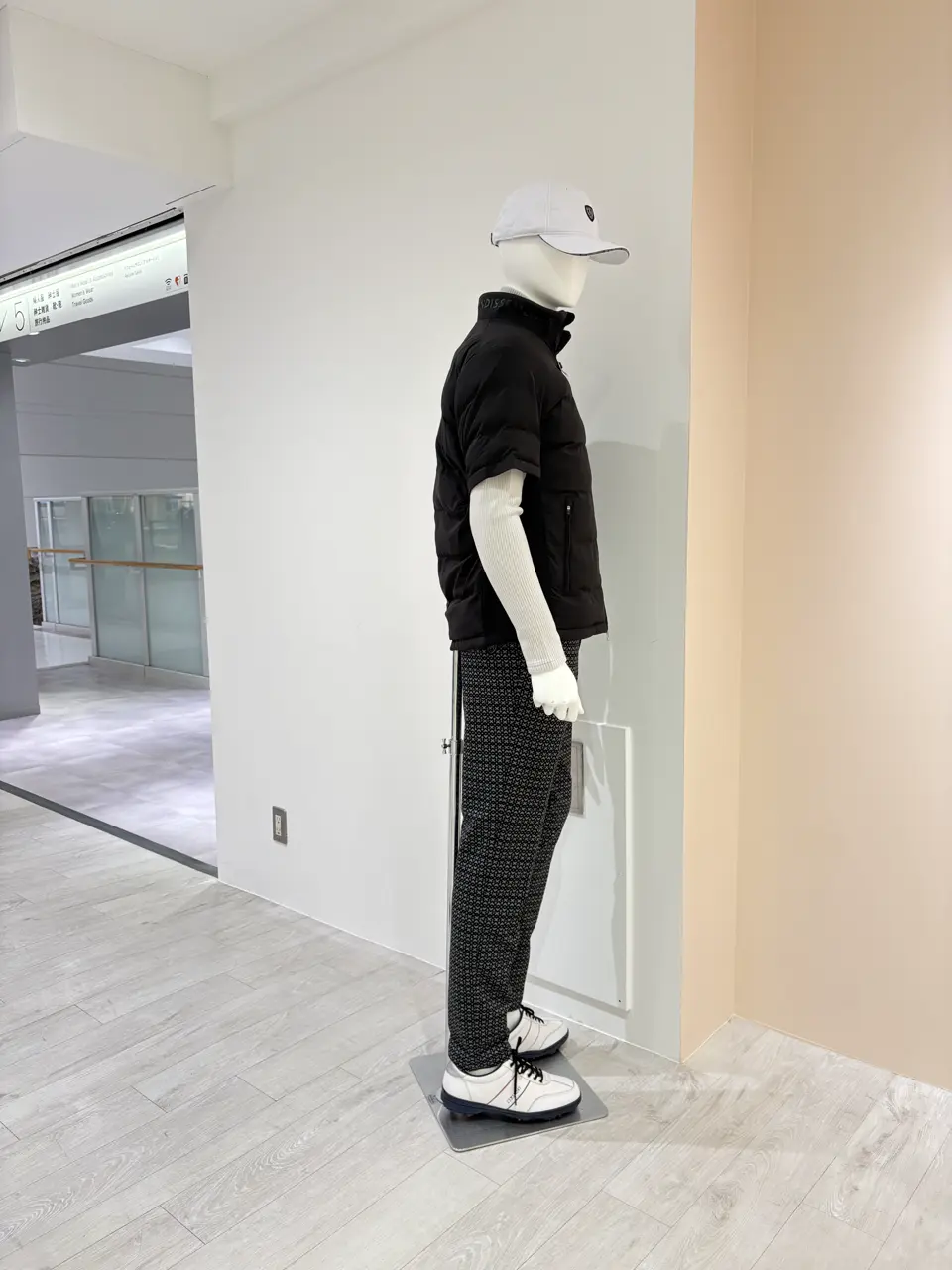 23区GOLF 松屋スタッフ コーディネート画像