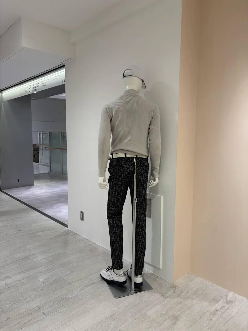 23区GOLF 松屋スタッフ コーディネート画像