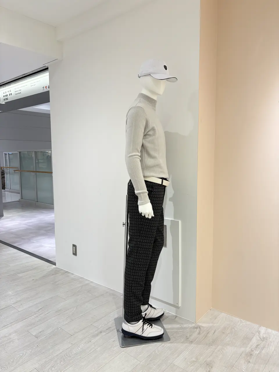 23区GOLF 松屋スタッフ コーディネート画像