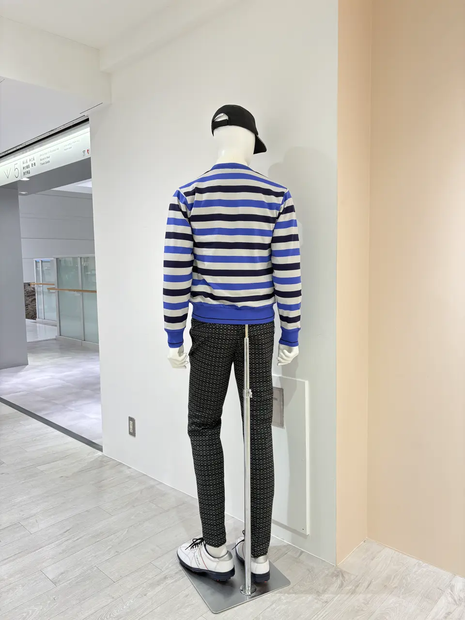 23区GOLF 松屋スタッフ コーディネート画像