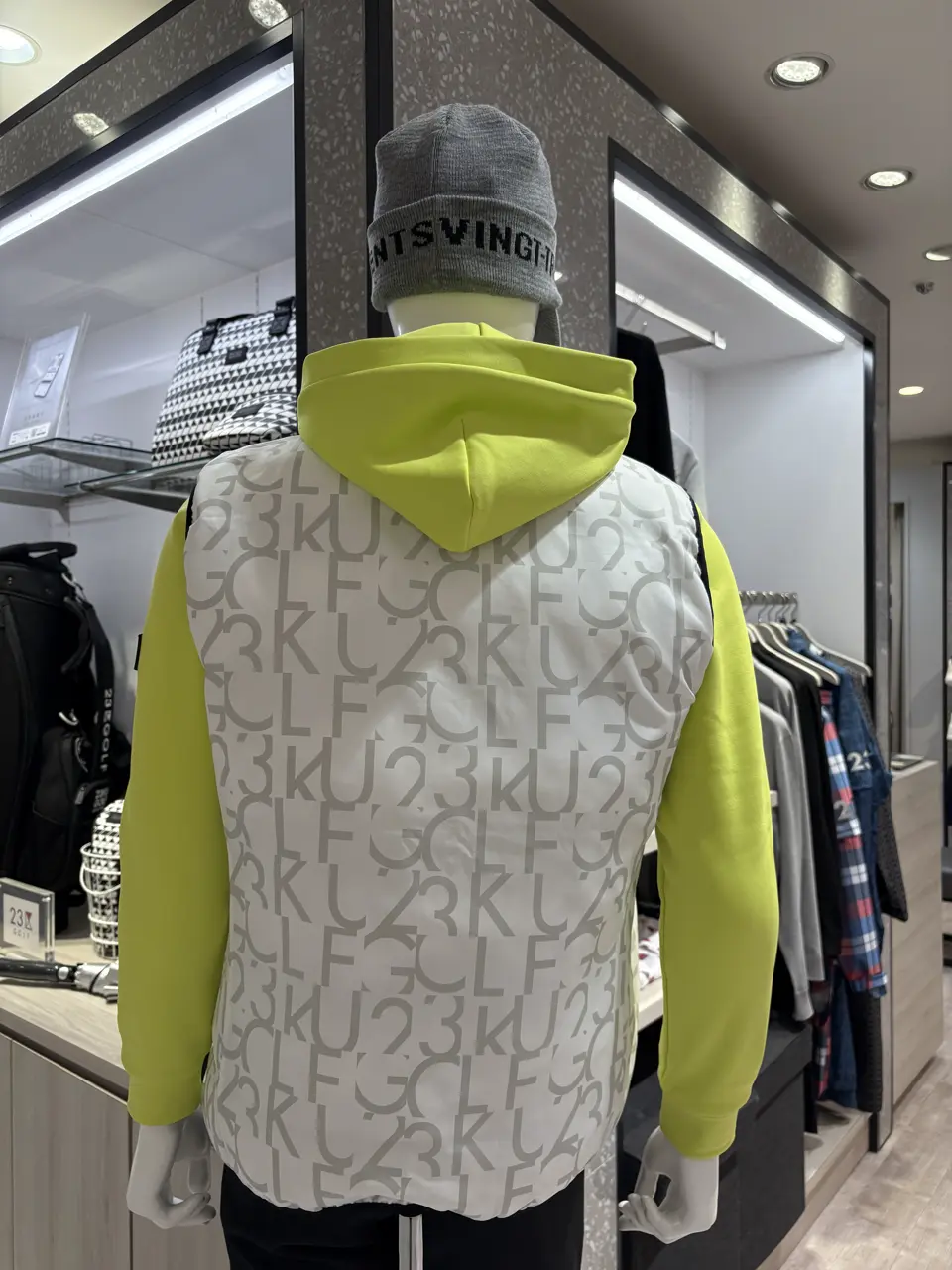 23区GOLF 松屋スタッフ コーディネート画像