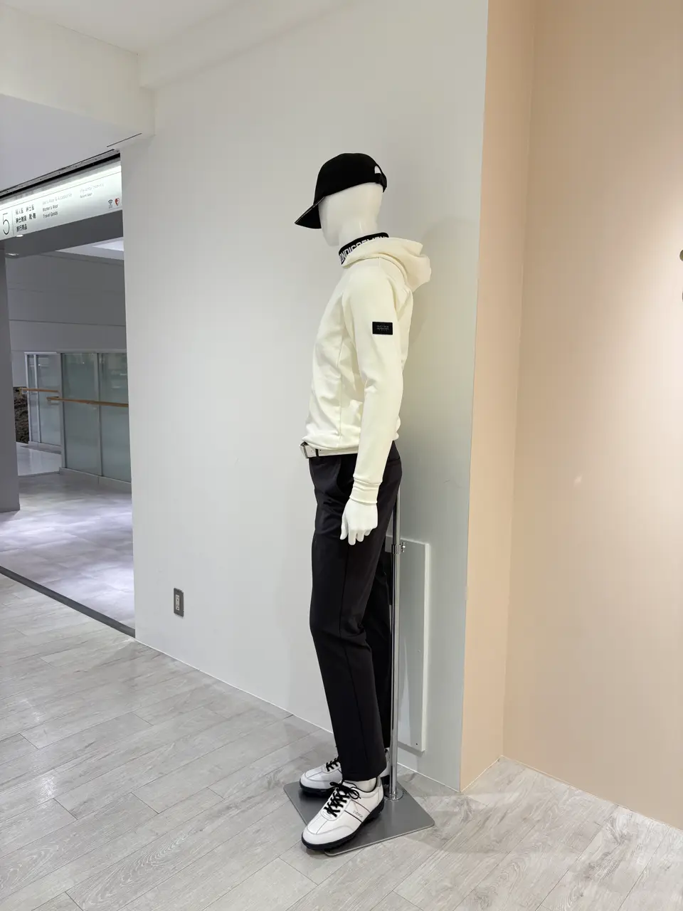 23区GOLF 松屋スタッフ コーディネート画像