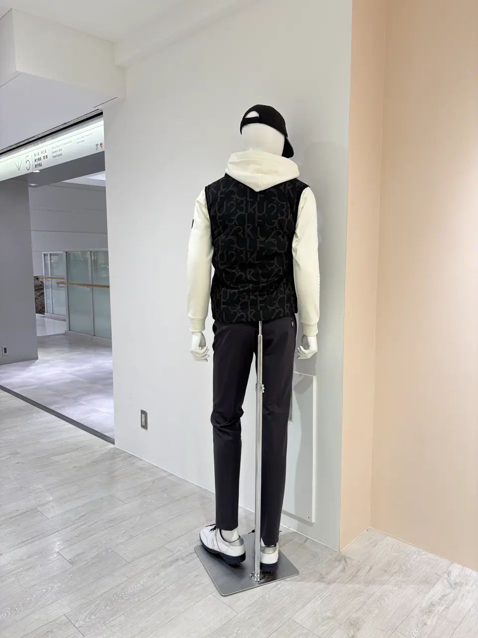 23区GOLF 松屋スタッフ コーディネート画像