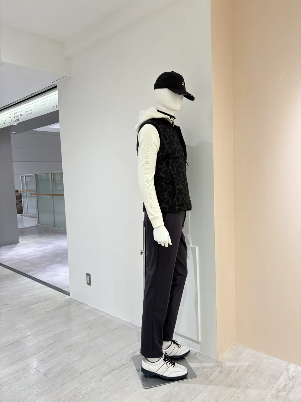 23区GOLF 松屋スタッフ コーディネート画像