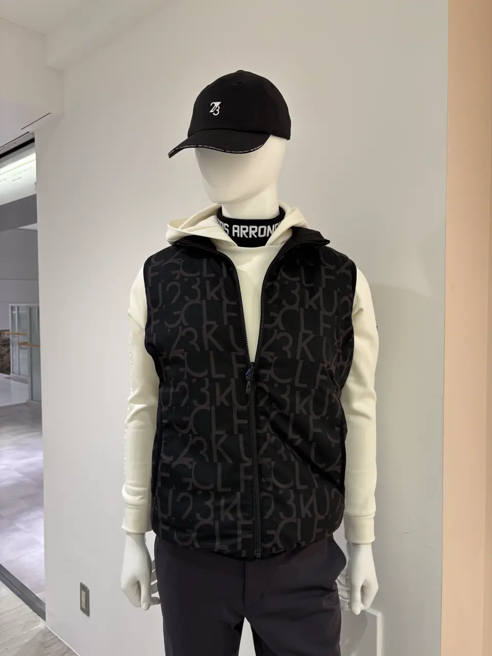 23区GOLF 松屋スタッフ コーディネート画像