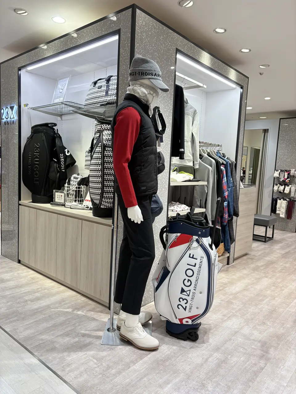 23区GOLF 松屋スタッフ コーディネート画像