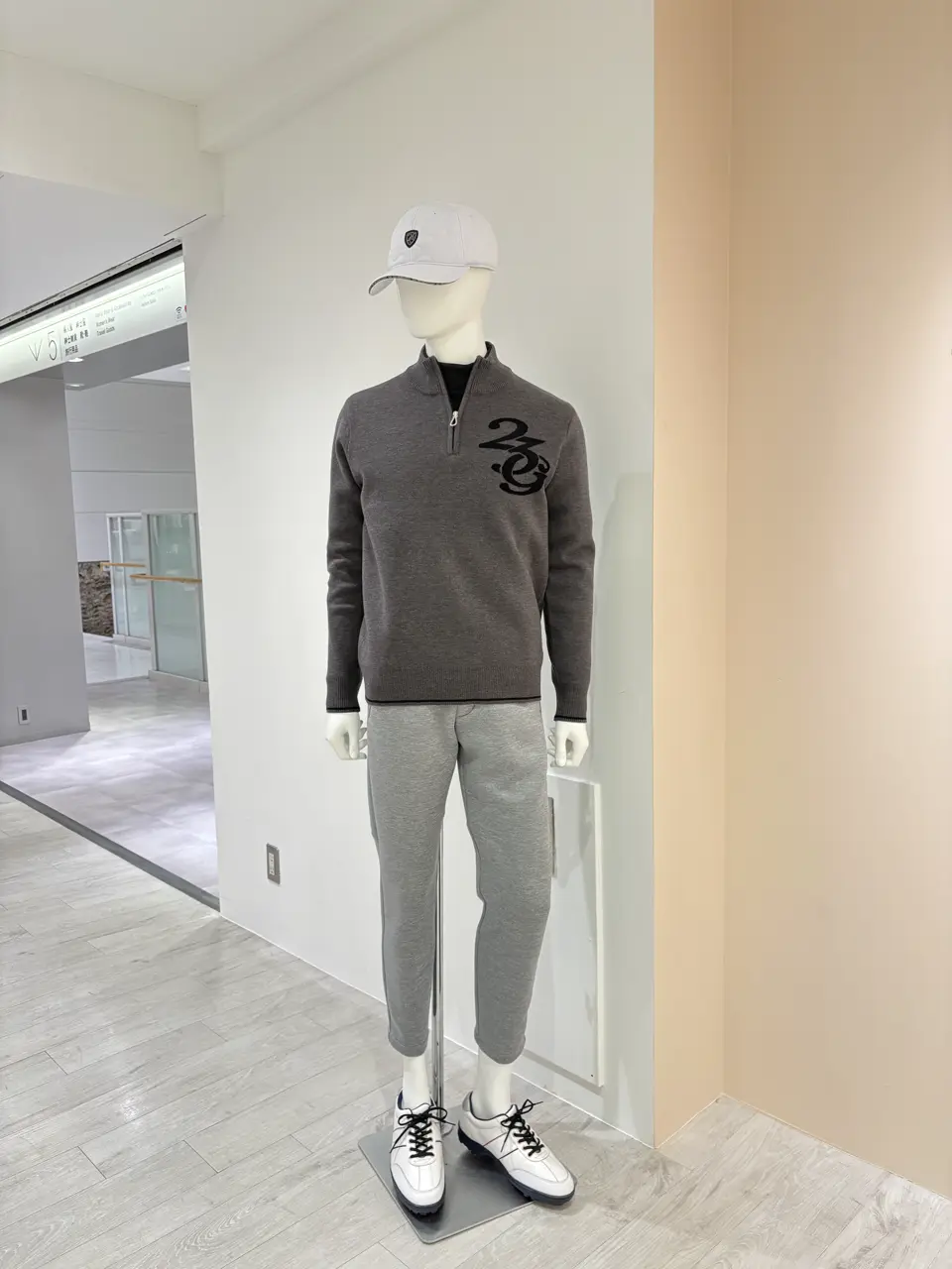 23区GOLF 松屋スタッフ コーディネート画像