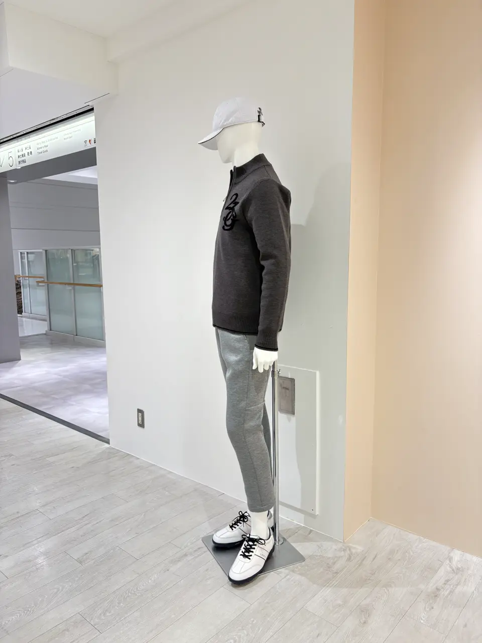 23区GOLF 松屋スタッフ コーディネート画像