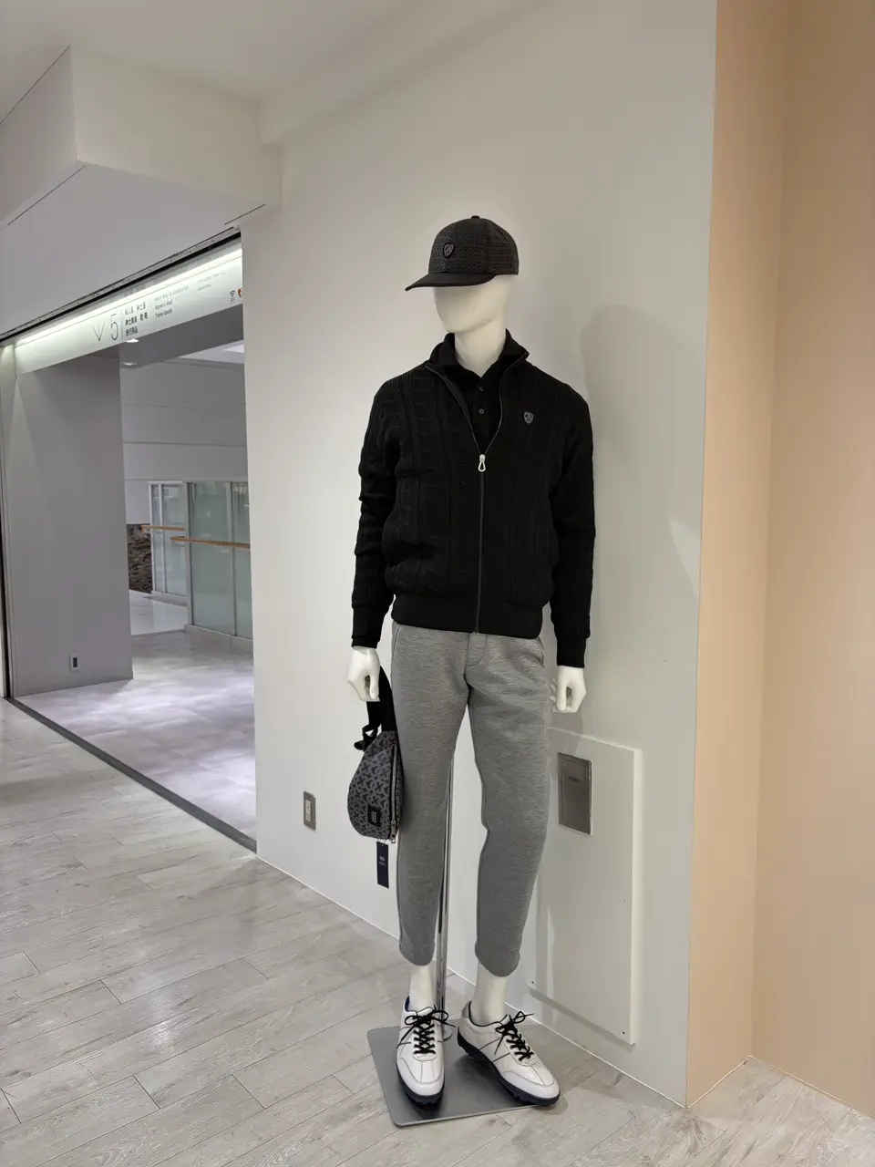 23区GOLF 松屋スタッフ コーディネート画像