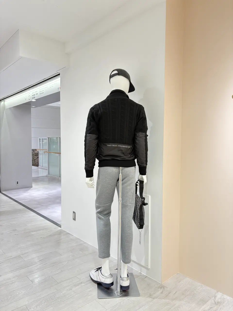 23区GOLF 松屋スタッフ コーディネート画像