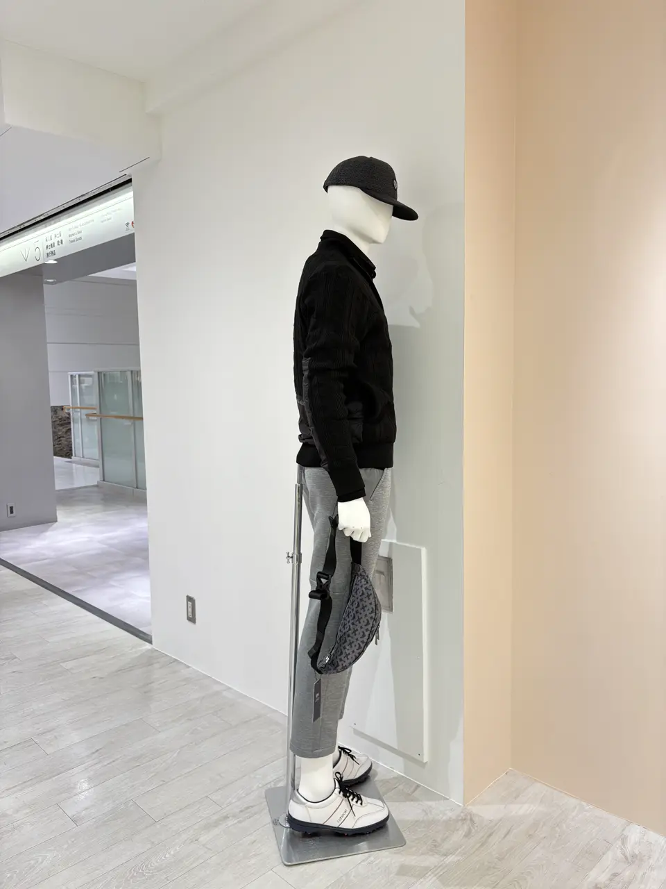 23区GOLF 松屋スタッフ コーディネート画像