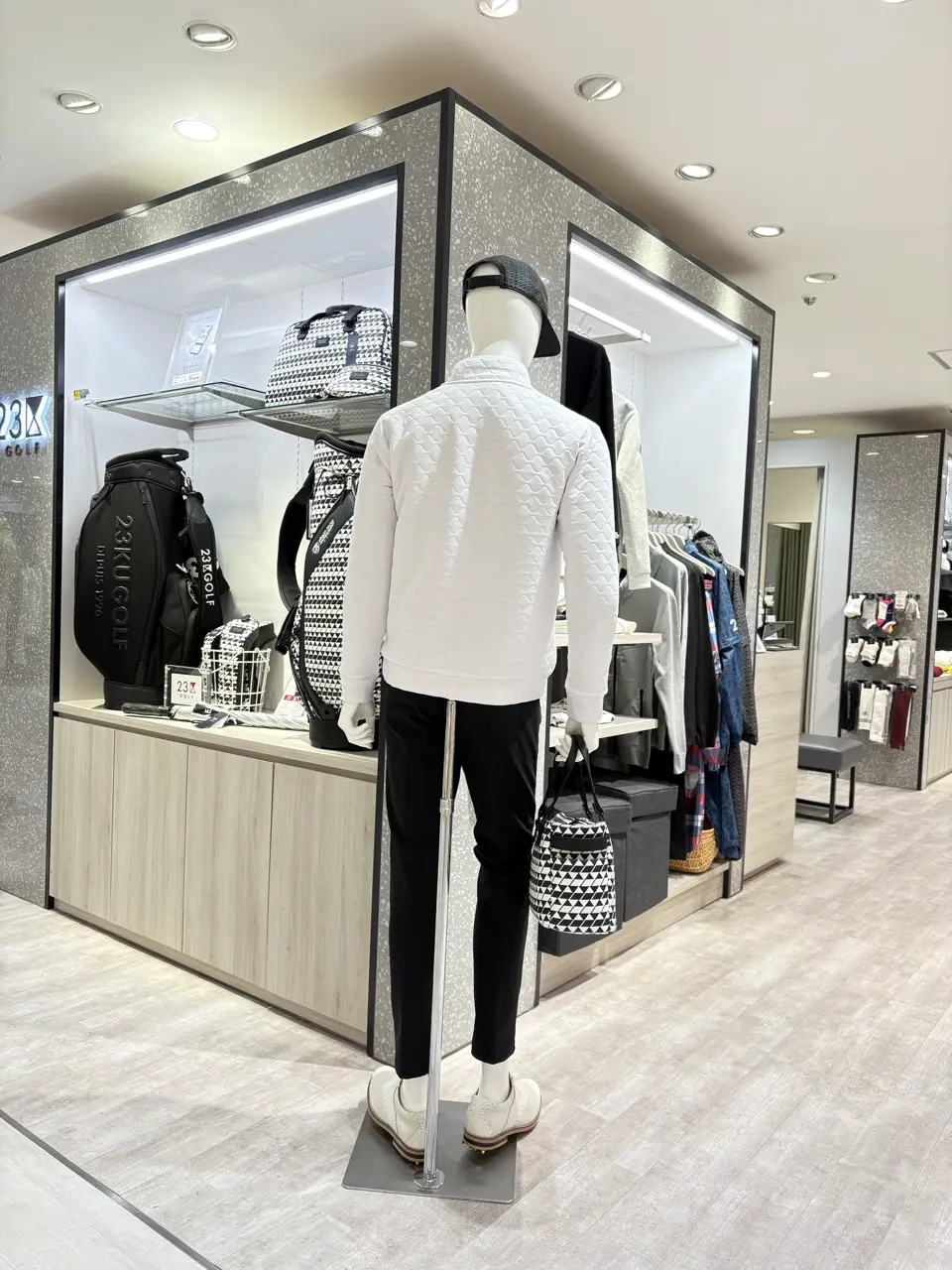 23区GOLF 松屋スタッフ コーディネート画像