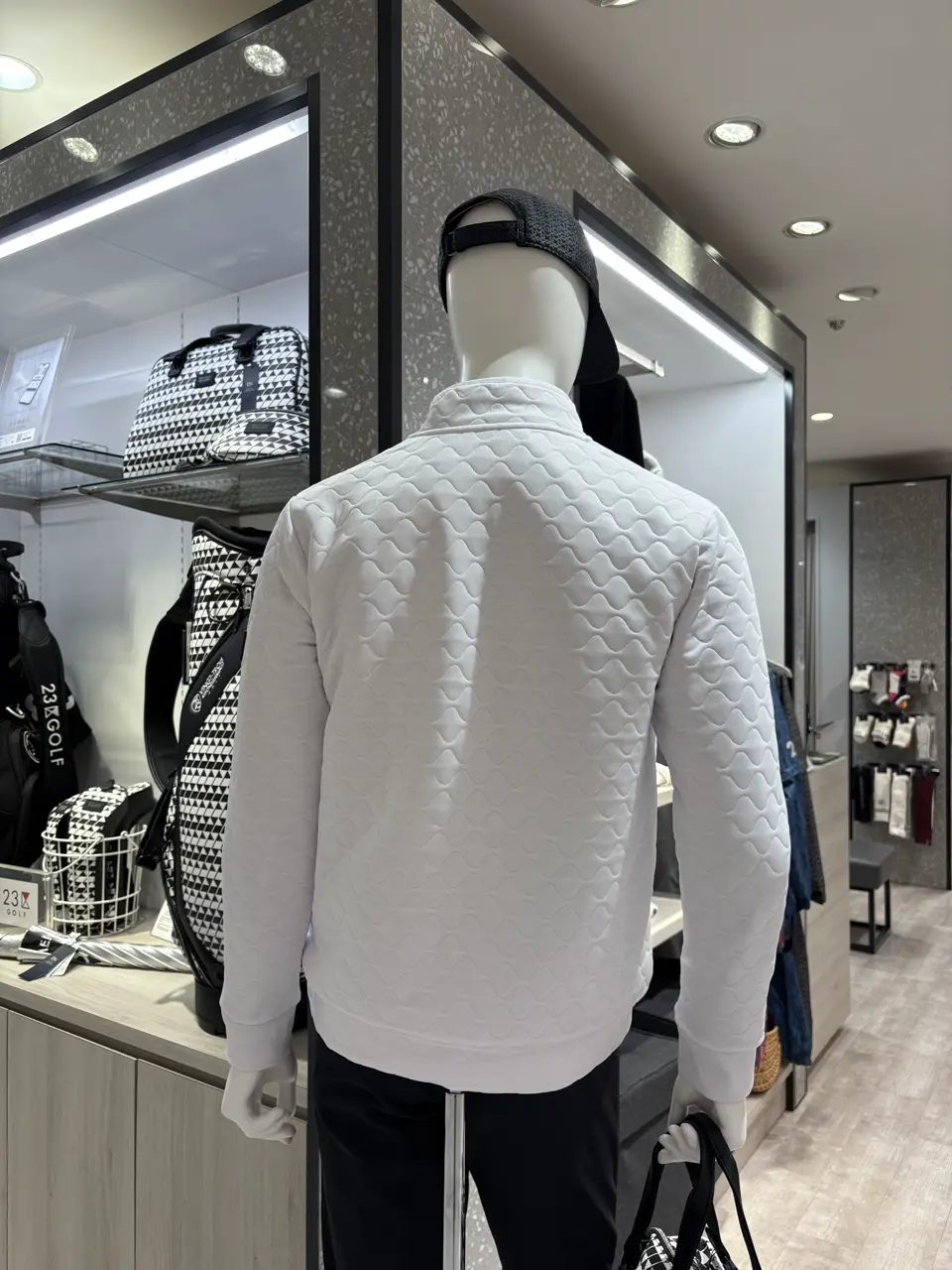 23区GOLF 松屋スタッフ コーディネート画像