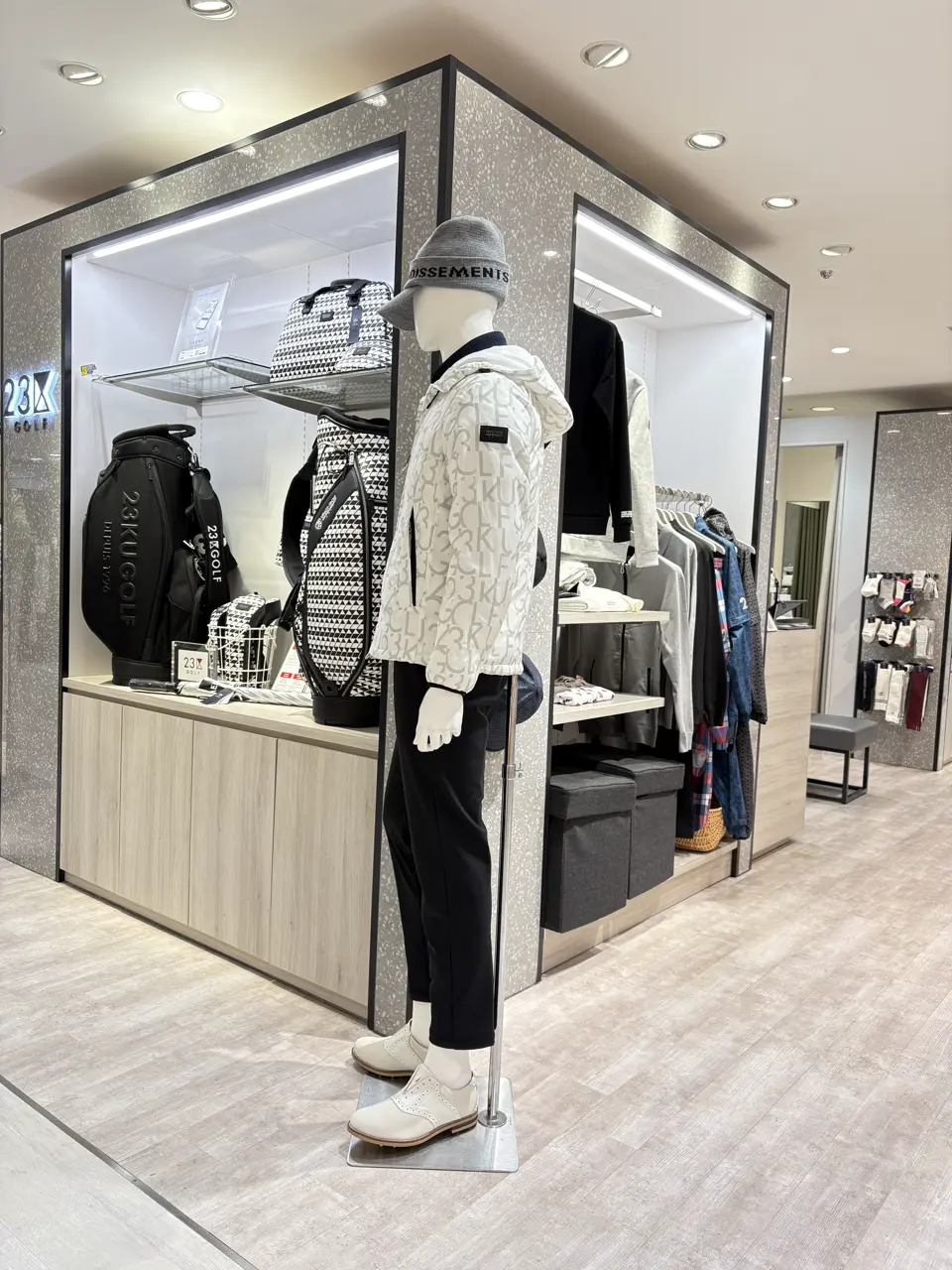 23区GOLF 松屋スタッフ コーディネート画像