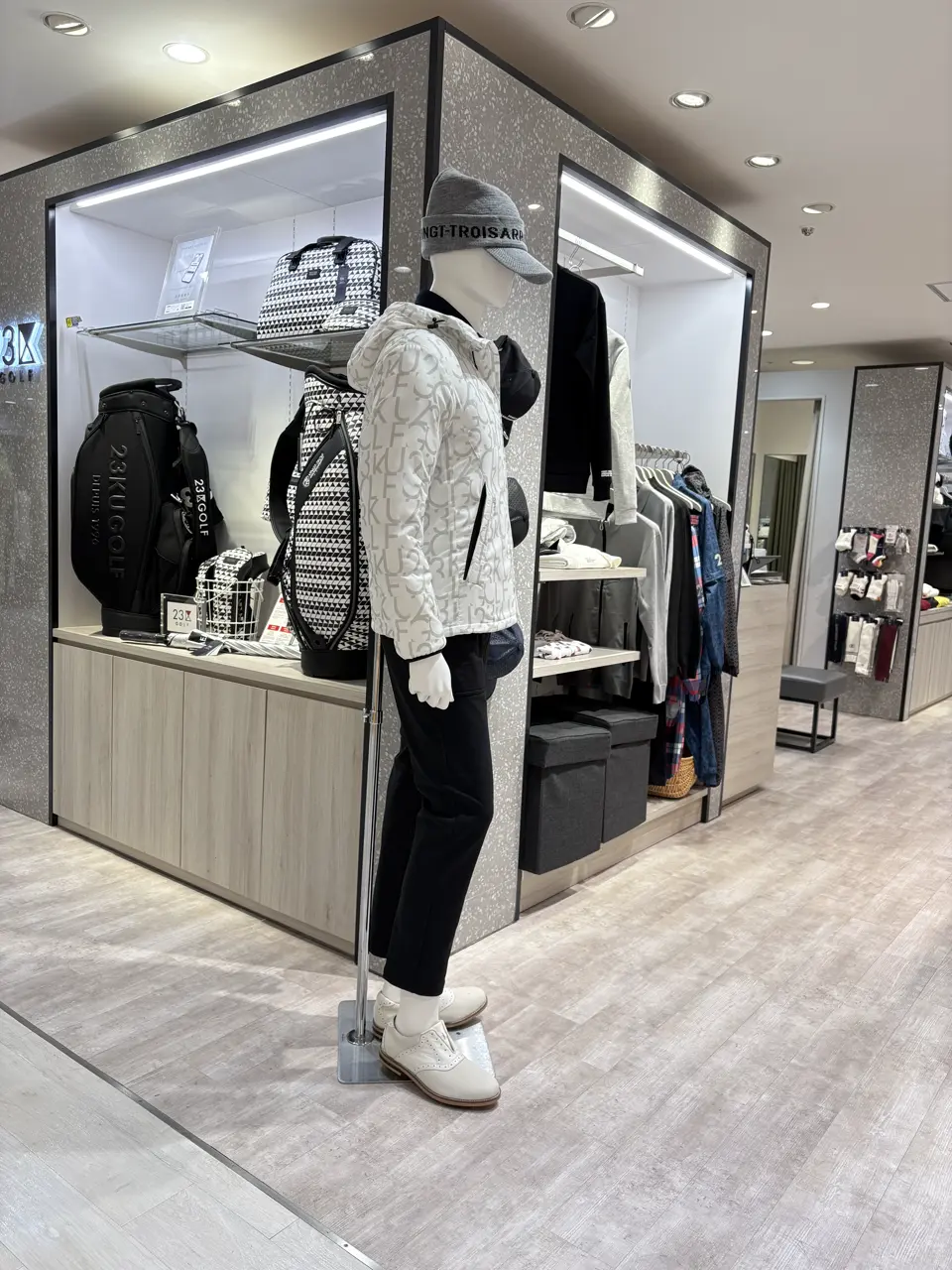 23区GOLF 松屋スタッフ コーディネート画像