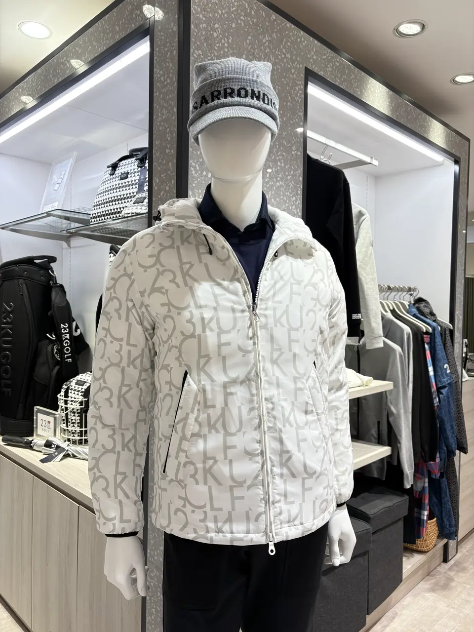 23区GOLF 松屋スタッフ コーディネート画像