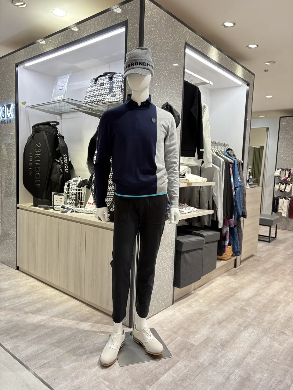 23区GOLF 松屋スタッフ コーディネート画像