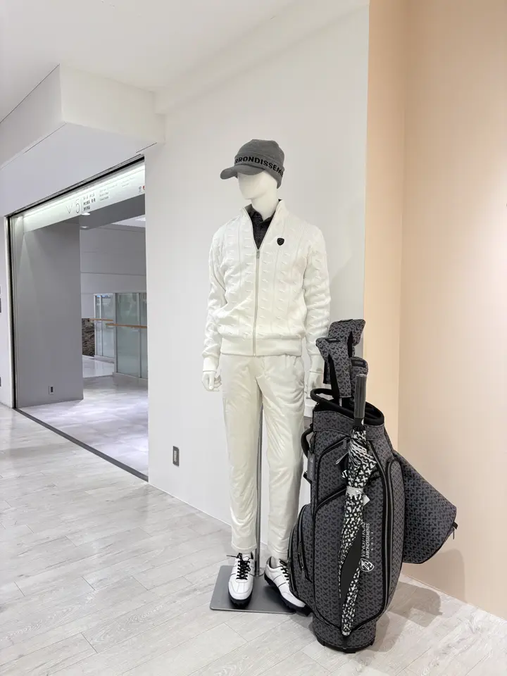 23区GOLF 松屋スタッフ コーディネート画像