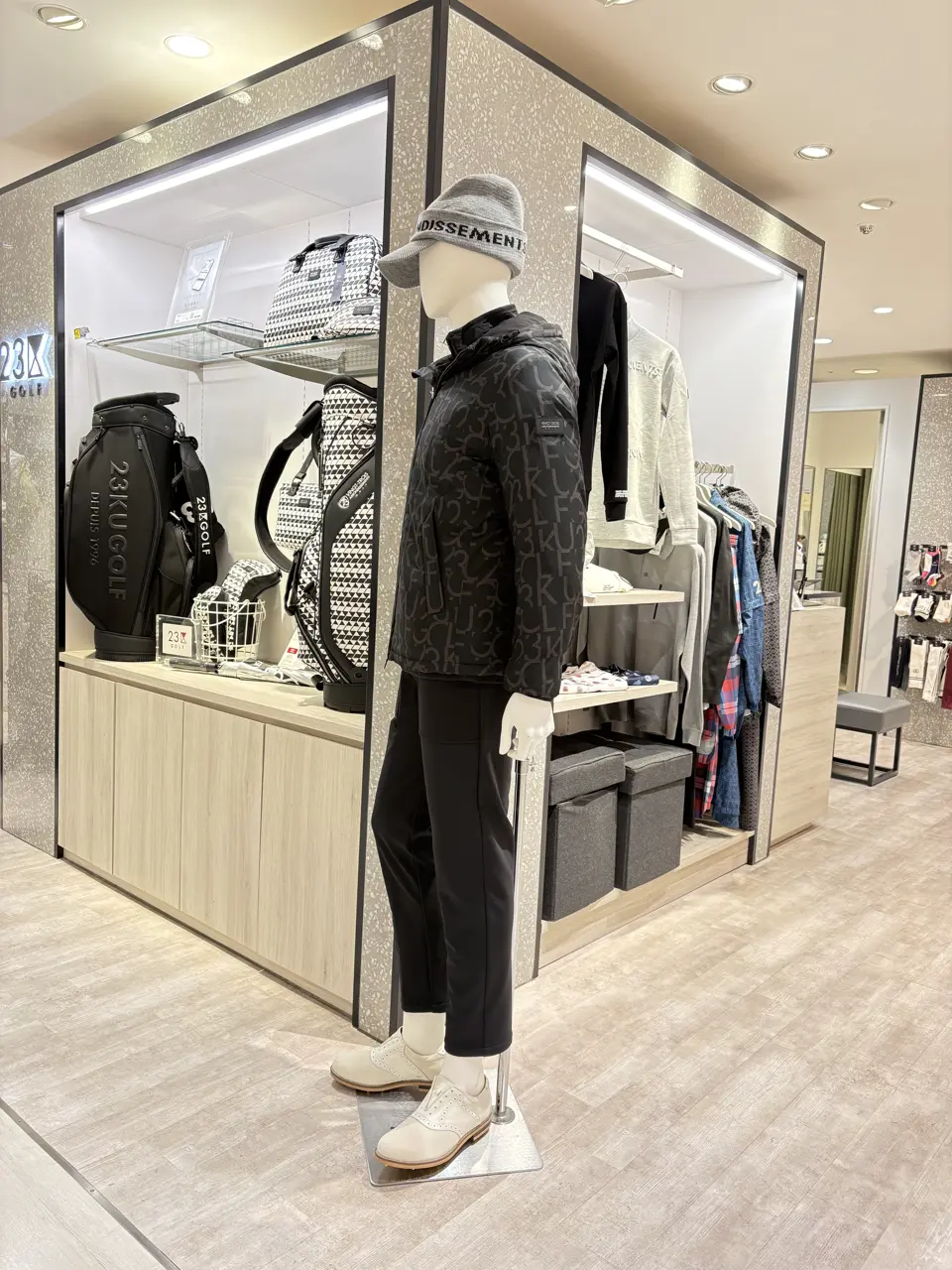 23区GOLF 松屋スタッフ コーディネート画像