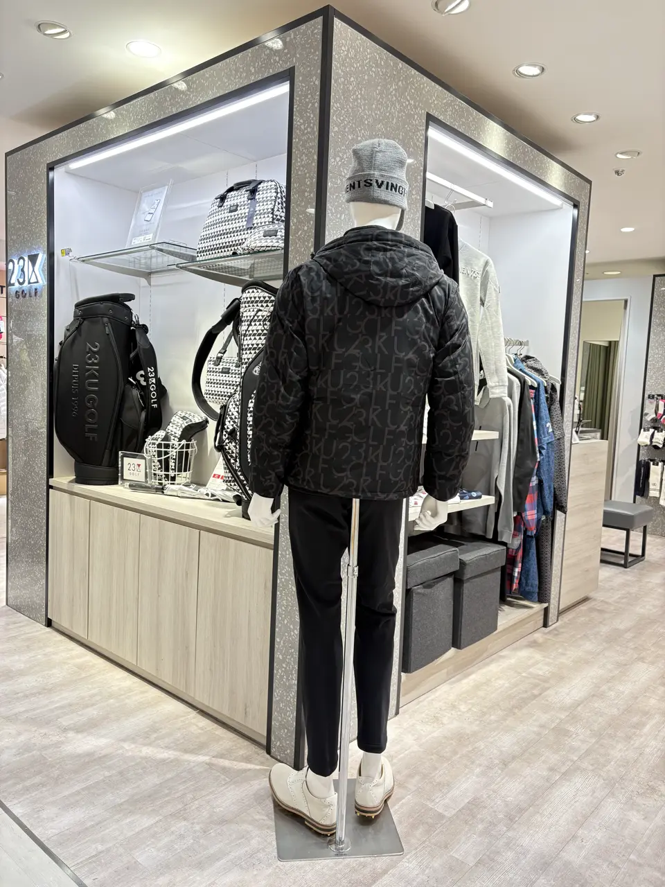 23区GOLF 松屋スタッフ コーディネート画像