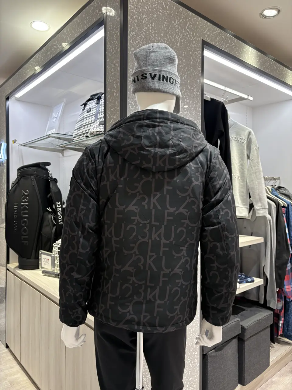 23区GOLF 松屋スタッフ コーディネート画像