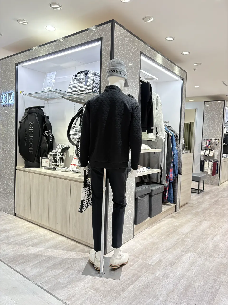 23区GOLF 松屋スタッフ コーディネート画像