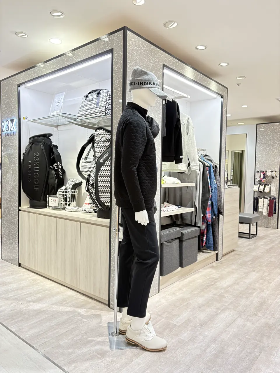 23区GOLF 松屋スタッフ コーディネート画像