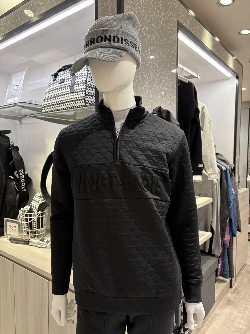 23区GOLF 松屋スタッフ コーディネート画像