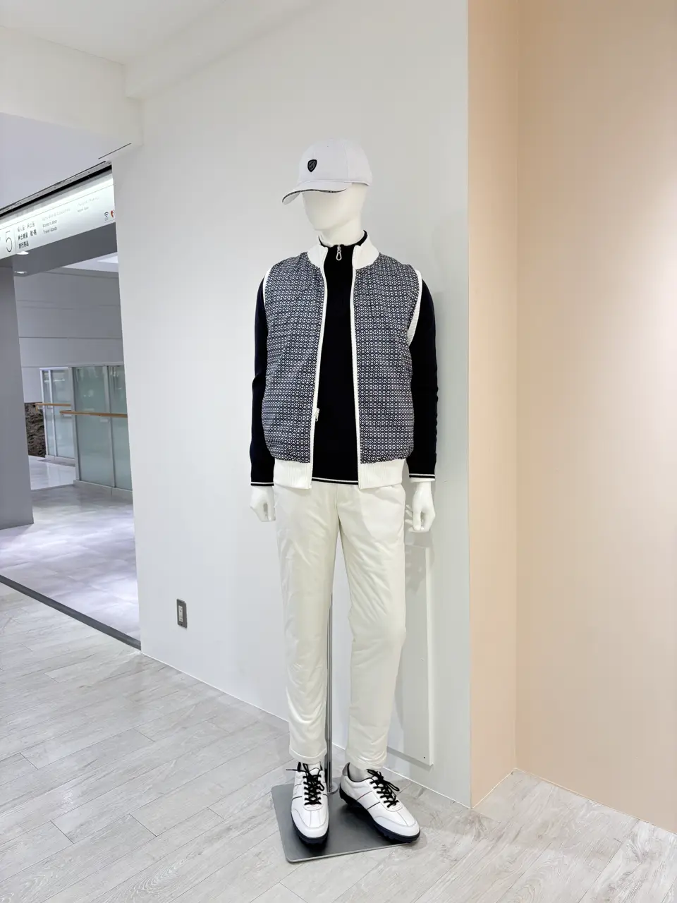 23区GOLF 松屋スタッフ コーディネート画像