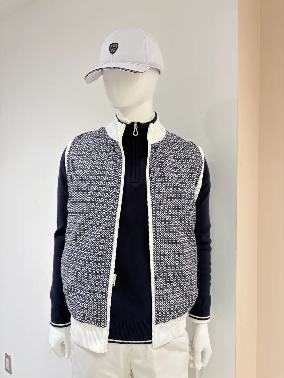 23区GOLF 松屋スタッフ コーディネート画像