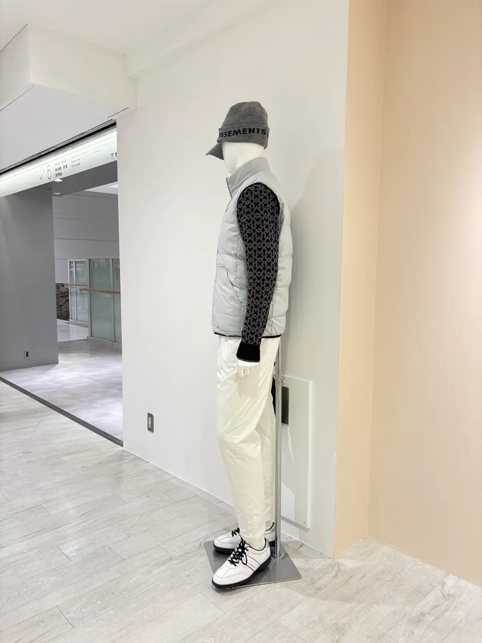 23区GOLF 松屋スタッフ コーディネート画像