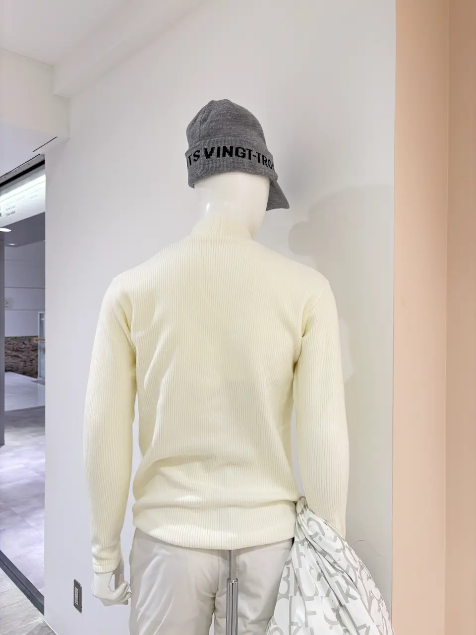 23区GOLF 松屋スタッフ コーディネート画像