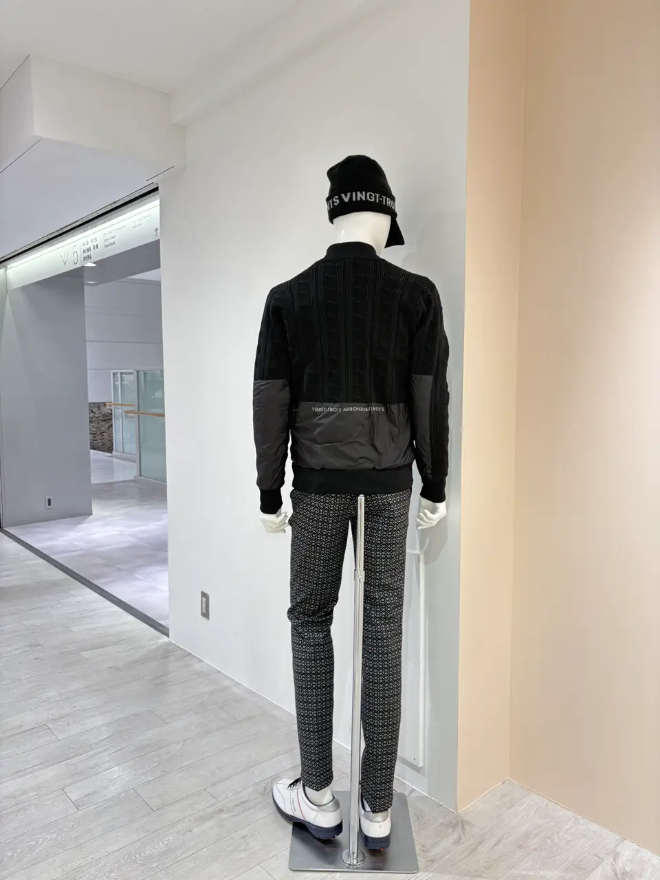 23区GOLF 松屋スタッフ コーディネート画像