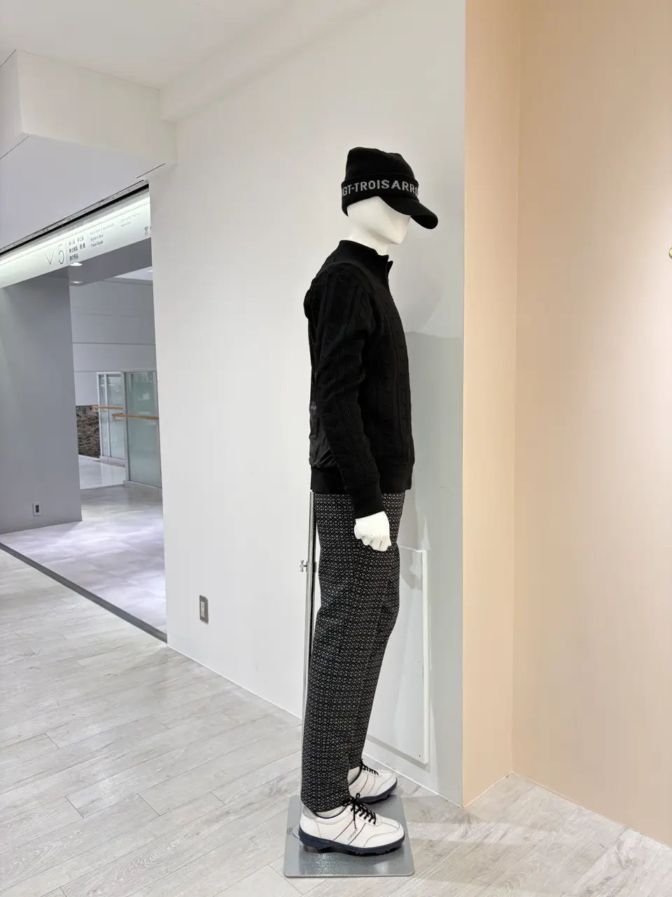 23区GOLF 松屋スタッフ コーディネート画像