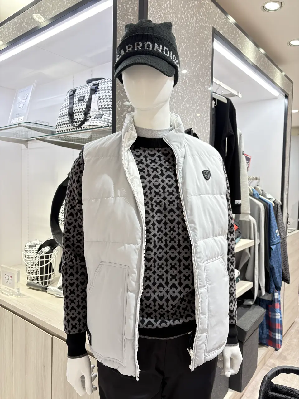 23区GOLF 松屋スタッフ コーディネート画像