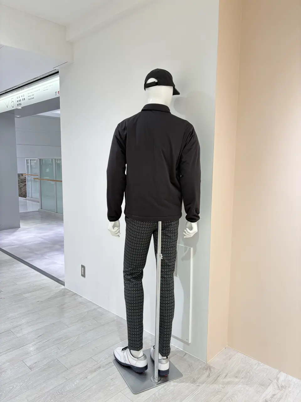 23区GOLF 松屋スタッフ コーディネート画像