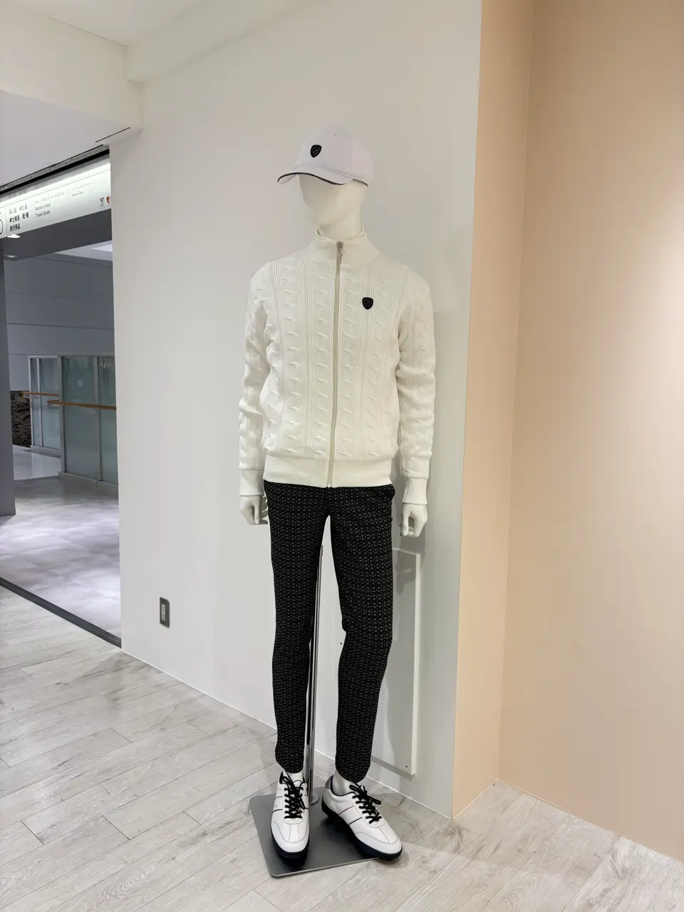 23区GOLF 松屋スタッフ コーディネート画像