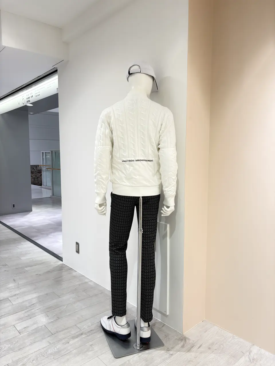 23区GOLF 松屋スタッフ コーディネート画像