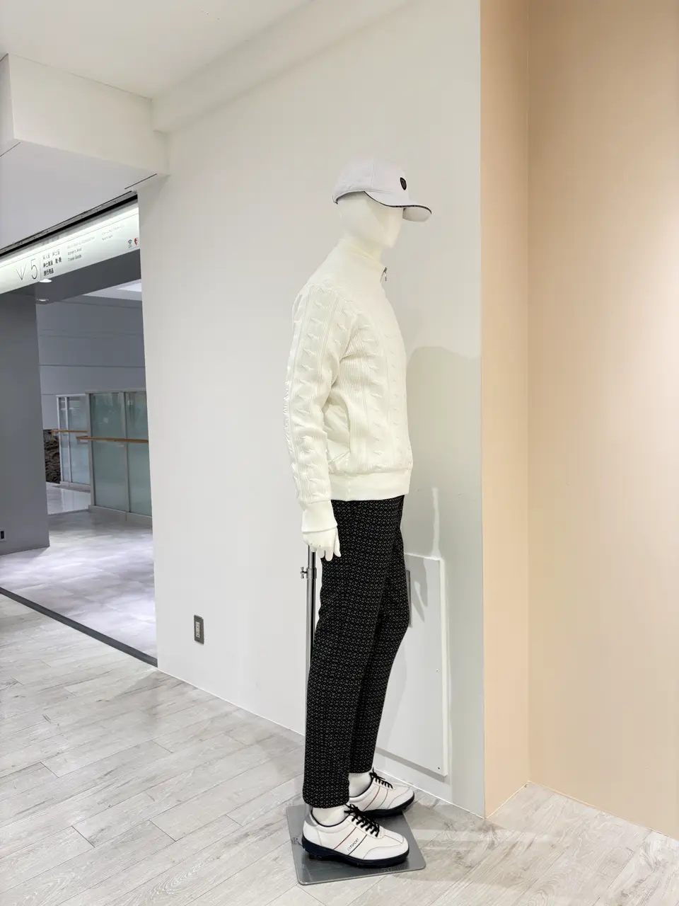 23区GOLF 松屋スタッフ コーディネート画像