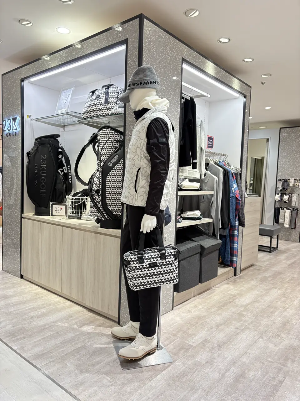 23区GOLF 松屋スタッフ コーディネート画像