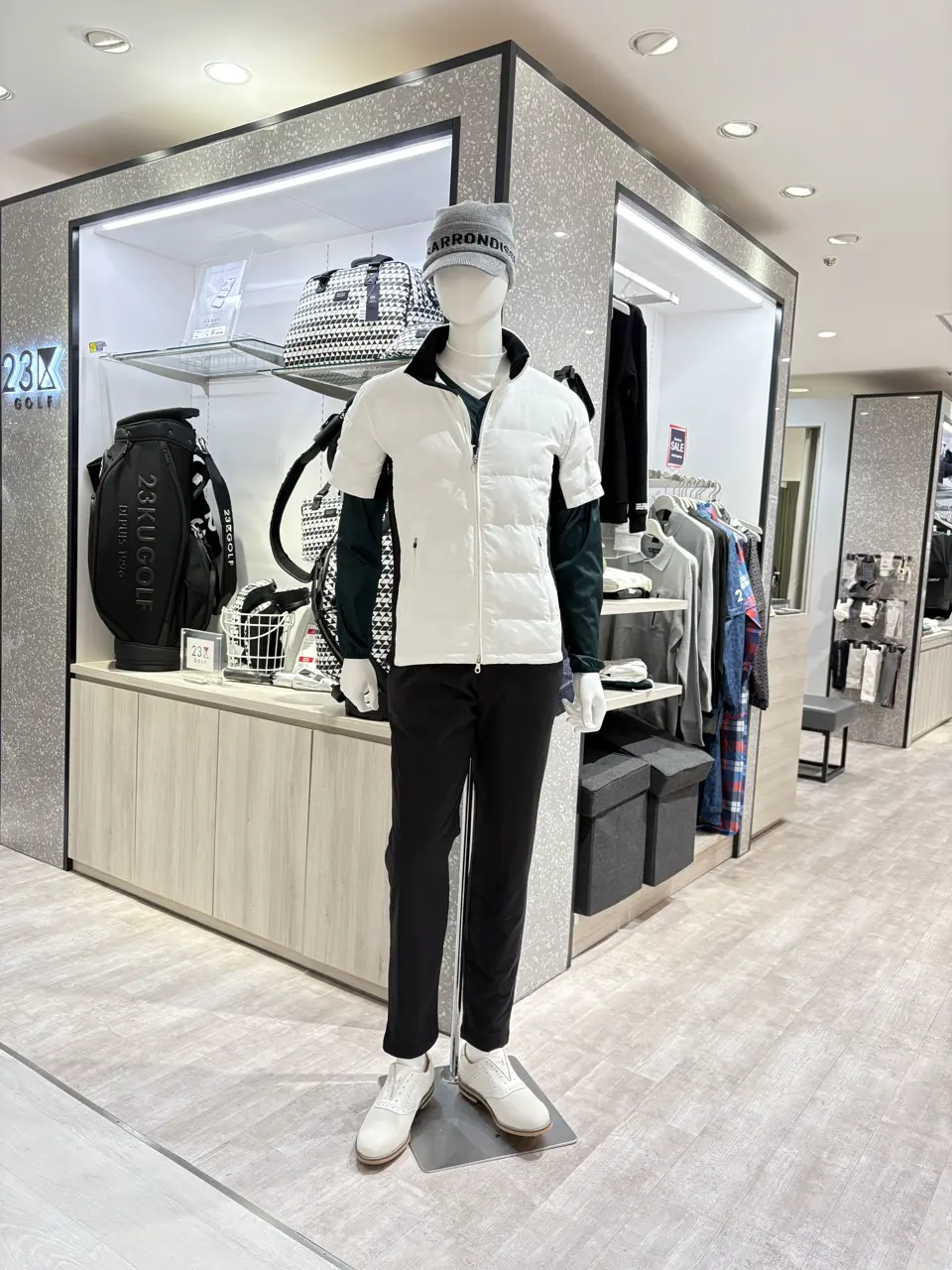 23区GOLF 松屋スタッフ コーディネート画像