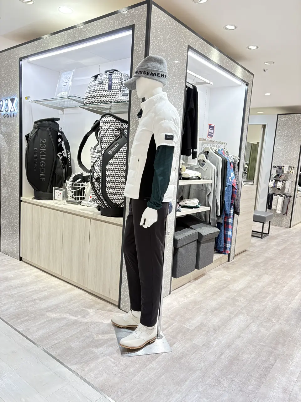 23区GOLF 松屋スタッフ コーディネート画像