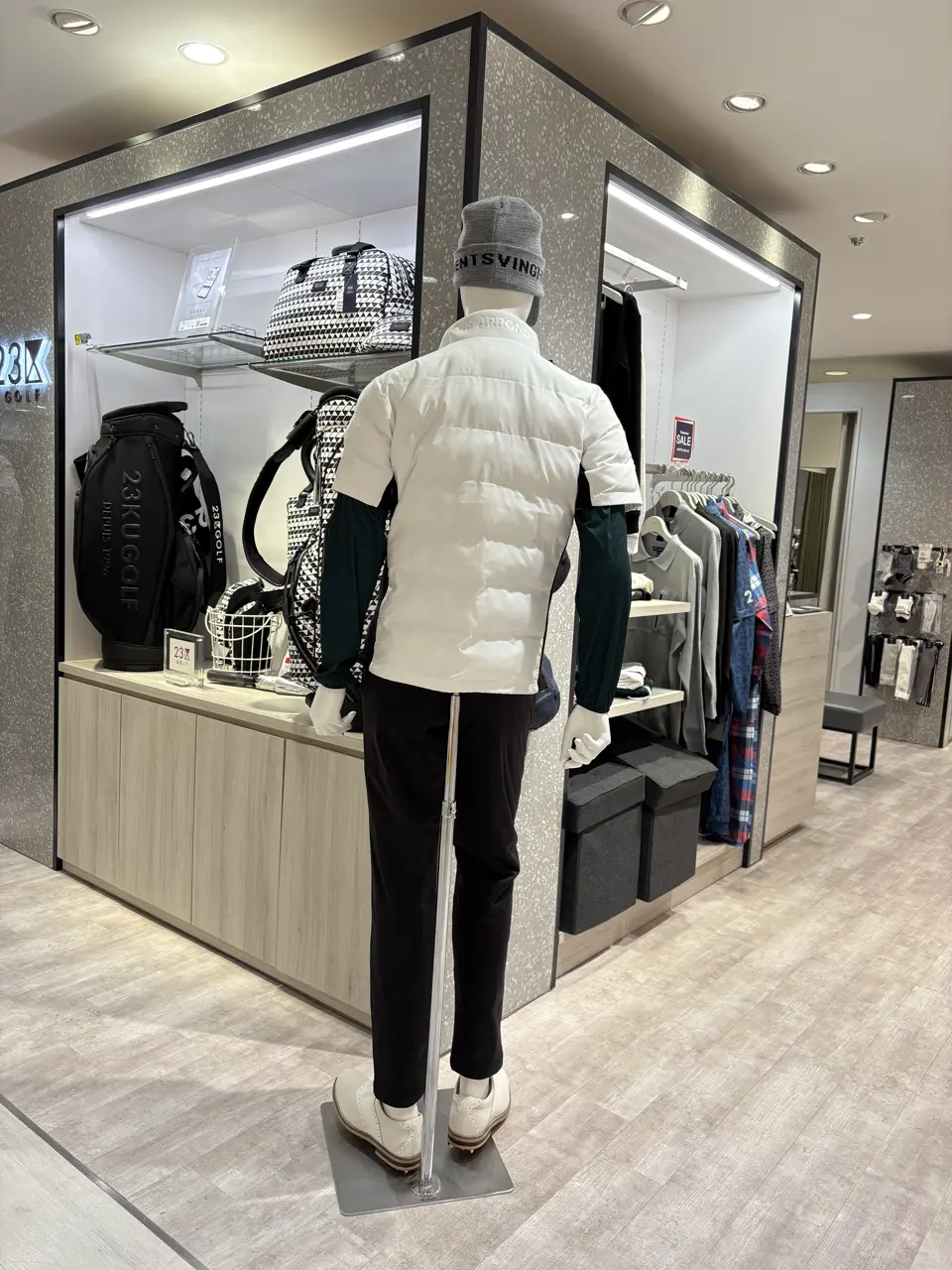 23区GOLF 松屋スタッフ コーディネート画像